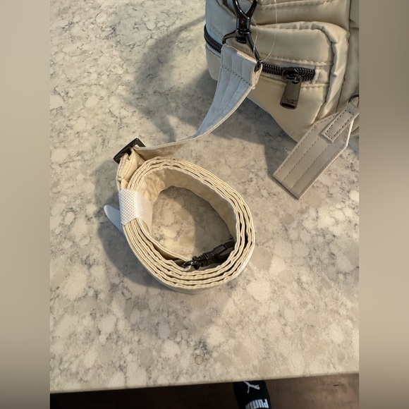 Lug Rumble Satchel - Picture 8 of 12